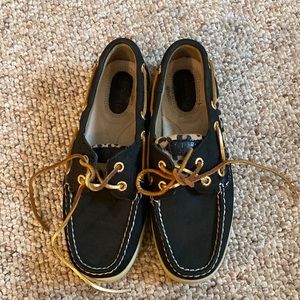Black Sperry Boatshoes with leopard detail